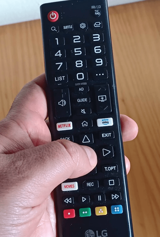 Los controles remotos de televisiones y otros aparatos suelen utilizar luz infrarroja para enviar su señal a ese aparato