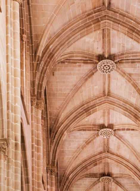 Bóveda de crucería de una catedral gótica